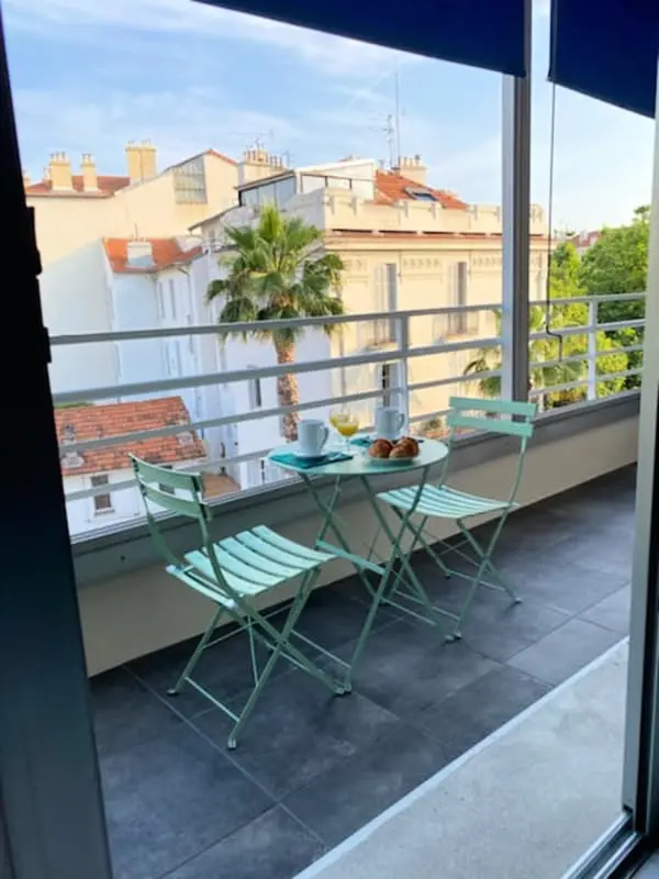 Résidence Deux Pièces Spacieux Place De Gaulle Centre-ville D'antibes Avec Extérieur