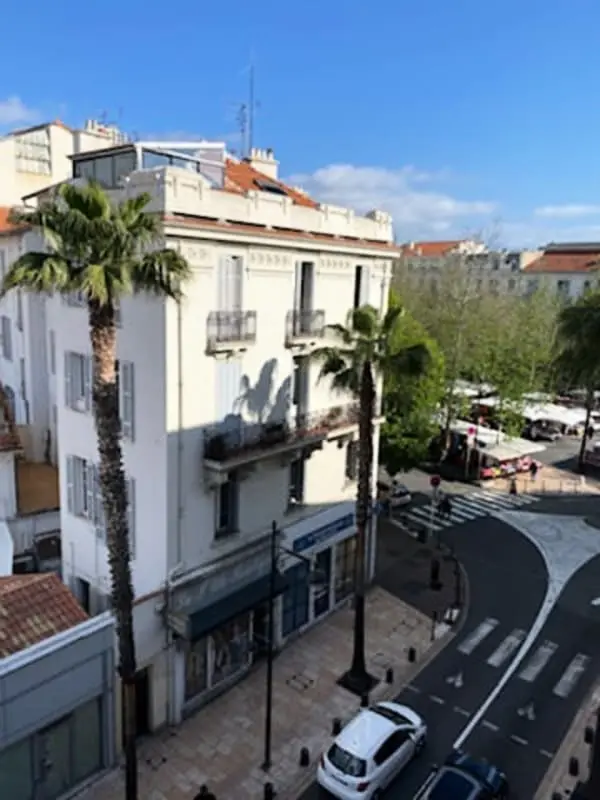 Résidence Deux Pièces Spacieux Place De Gaulle Centre-ville D'antibes Avec Extérieur