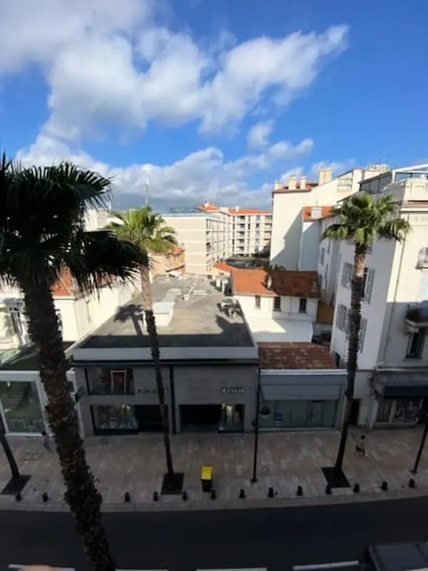 Résidence Deux Pièces Spacieux Place De Gaulle Centre-ville D'antibes Avec Extérieur