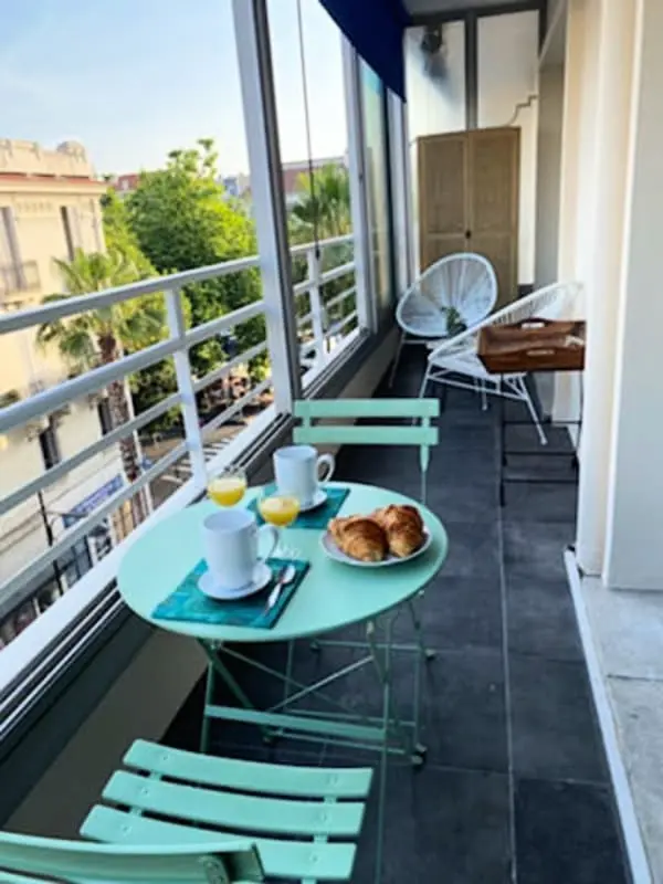Résidence Deux Pièces Spacieux Place De Gaulle Centre-ville D'antibes Avec Extérieur
