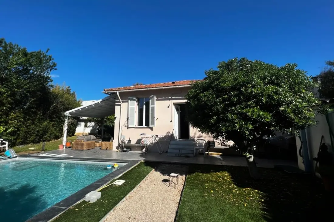 Résidence Maison De Vacances Au Centre-ville D'antibes Avec Piscine Privée