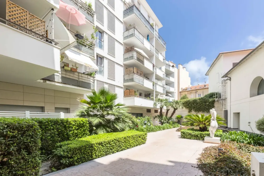 Résidence Plaza Antibes : Appartement T2 Avec Climatisation