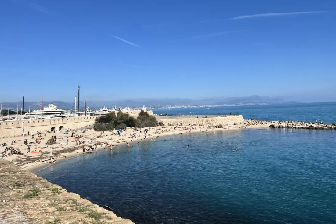 Résidence Plaza Antibes : Appartement T2 Avec Climatisation