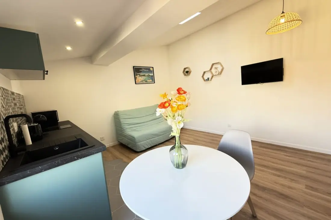 Viel Antibes - Studio Rénové &amp; Plein De Charme