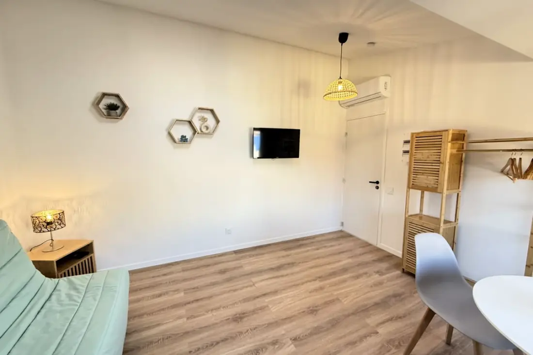 Viel Antibes - Studio Rénové &amp; Plein De Charme