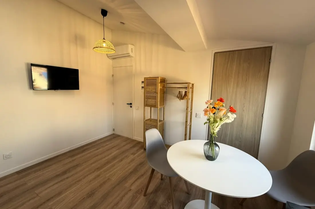 Viel Antibes - Studio Rénové &amp; Plein De Charme
