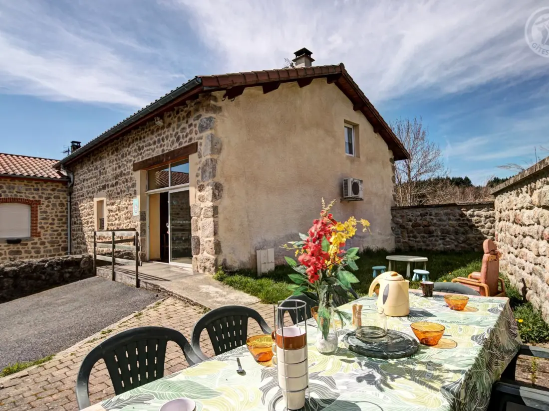 Maison de Vacances APINAC 3