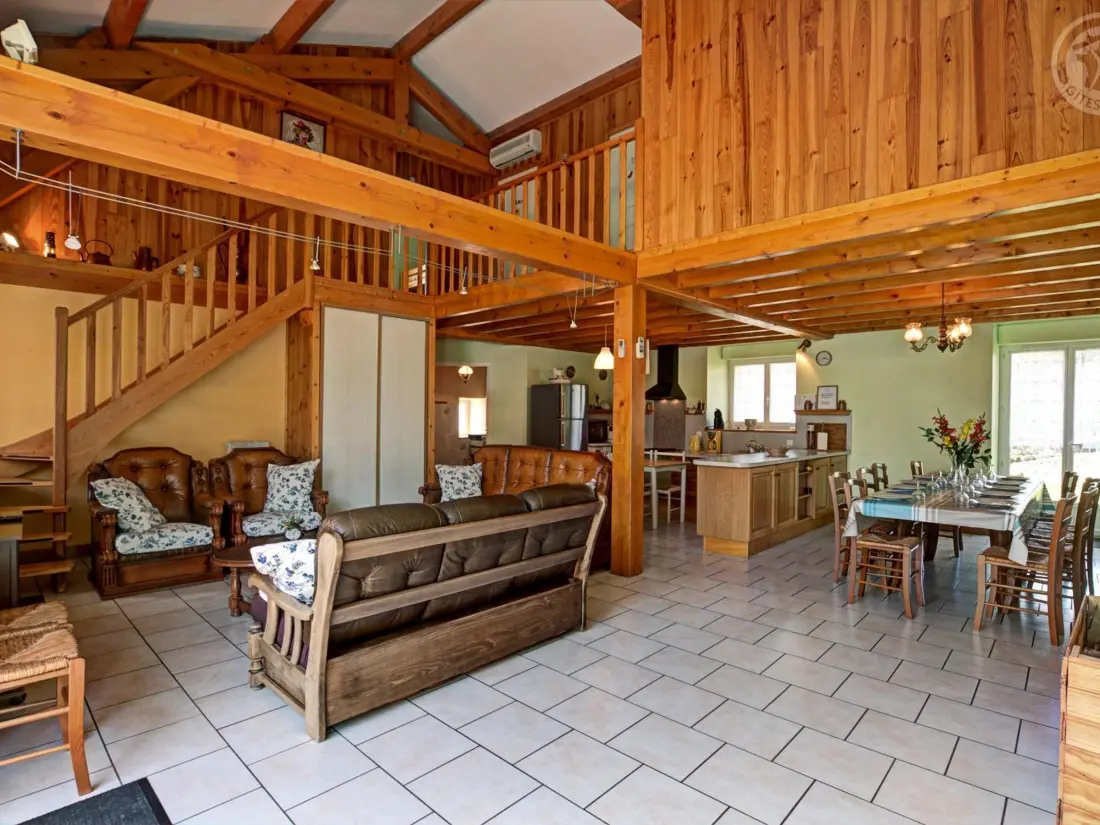 Maison de Vacances APINAC 3