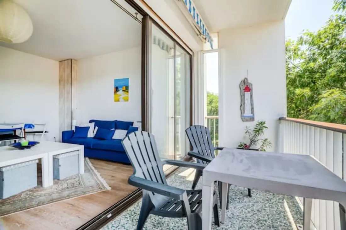Appartement Avec Balcon Et Parking Proche Plage