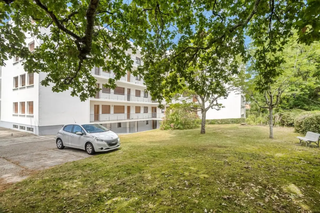 Appartement Avec Balcon Et Parking Proche Plage