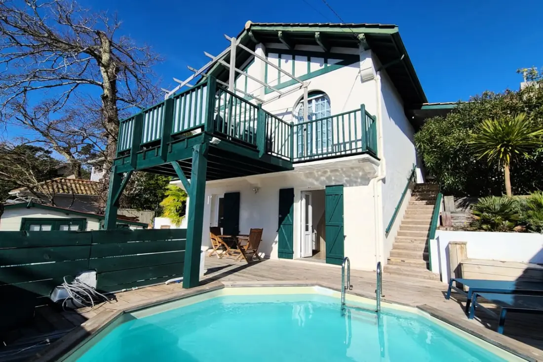 Maison Spacieuse Avec Jardin Et Piscine