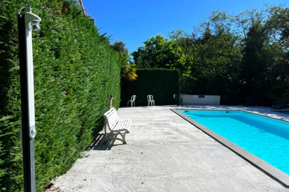 Appartement Avec Piscine Quartier De L Aiguillon