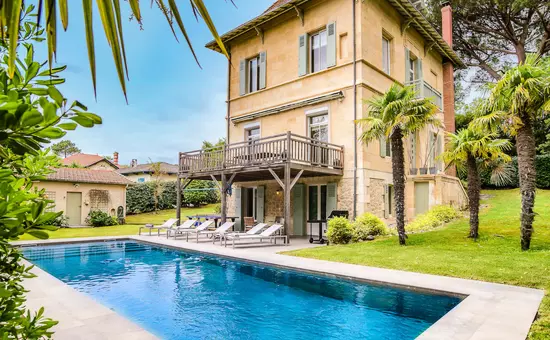 Oasis Moderne Avec Piscine Chauffée Au Coeur De La Ville D'hiver