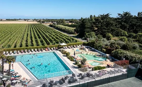 Camping Romanée Le Cormoran*****