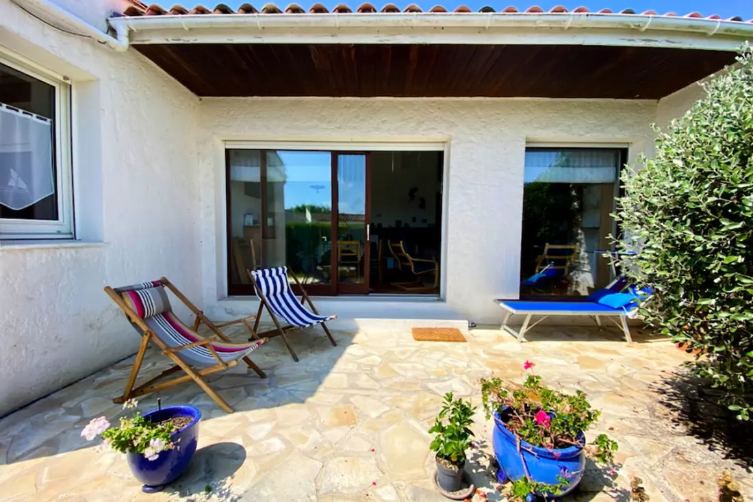 Maison Très Lumineuse Avec Deux Terrasses
