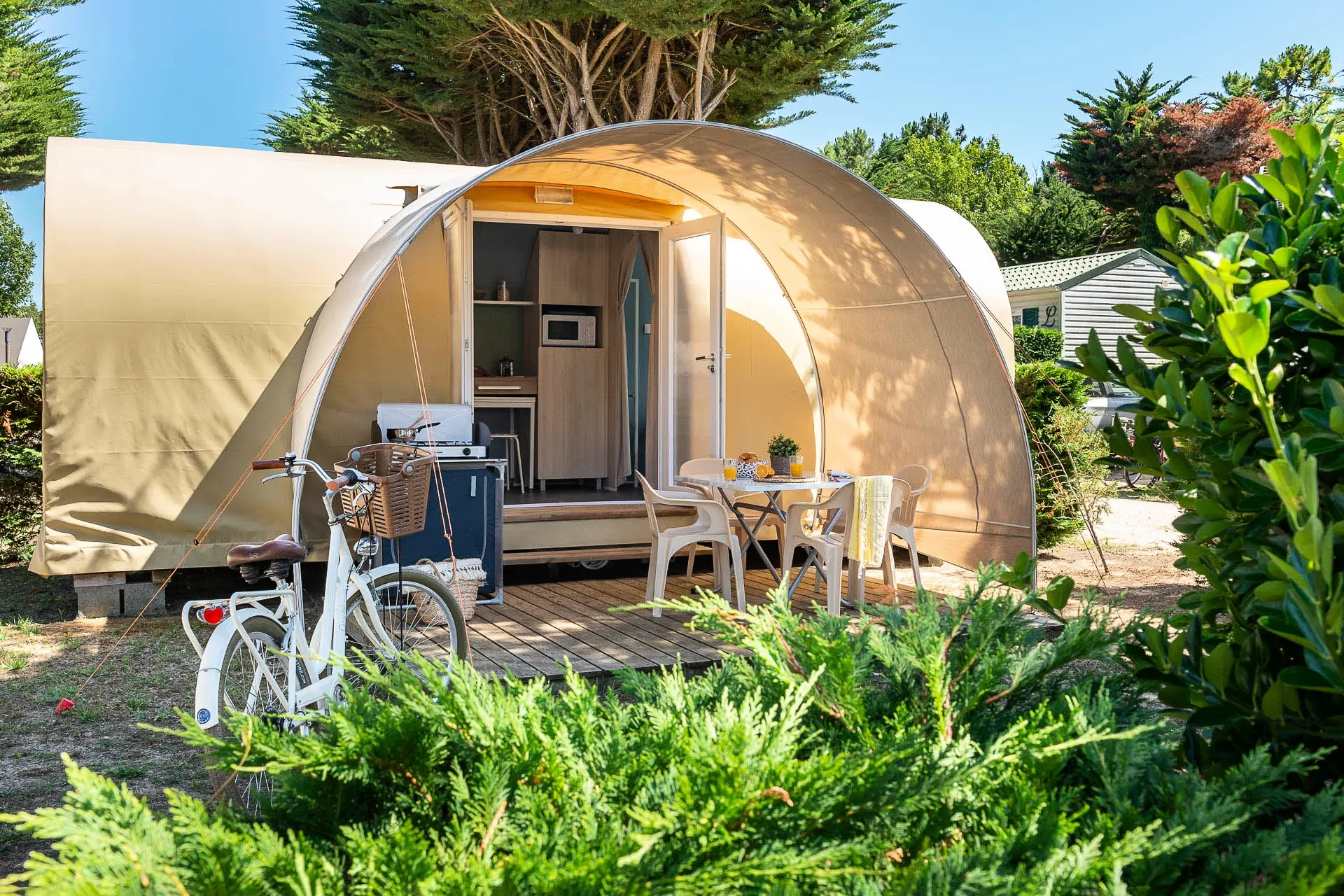 Camping Le Cormoran in Ars-en-R, France (2026) | JetCamp.com