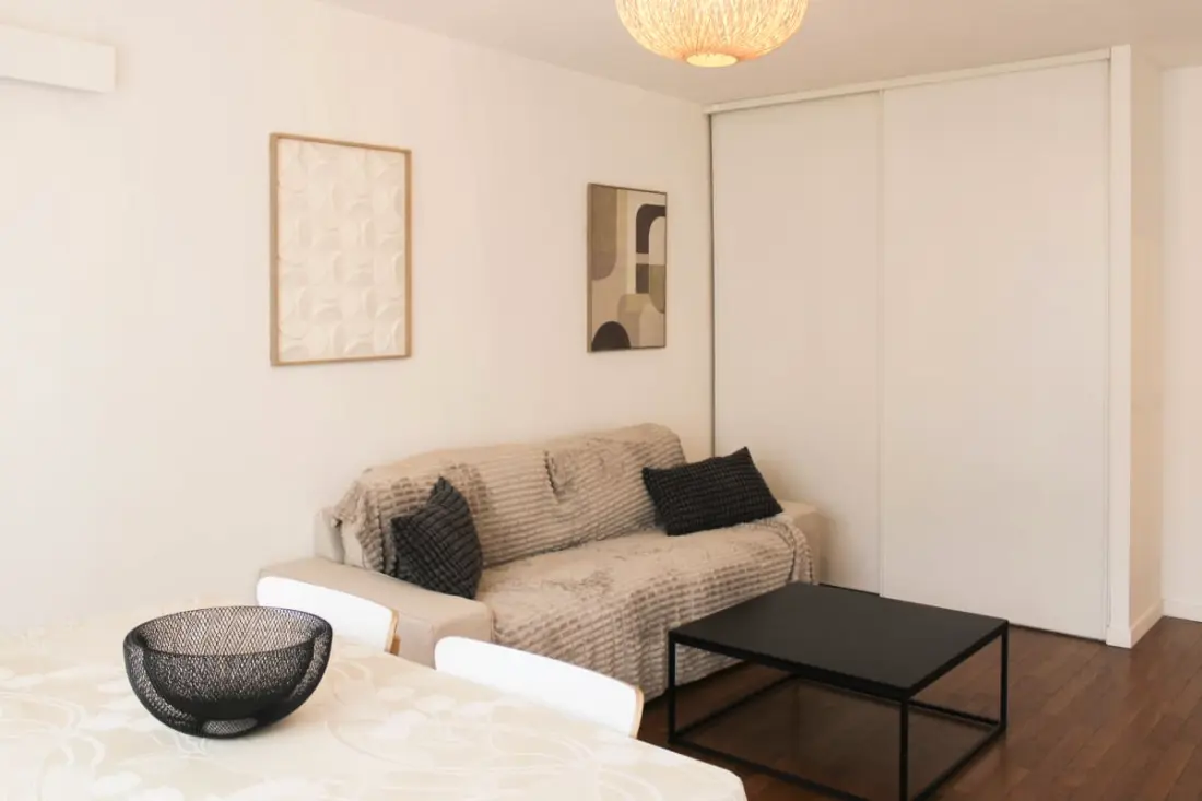 Appartement Avec Balcon Et Parking Proche Métro