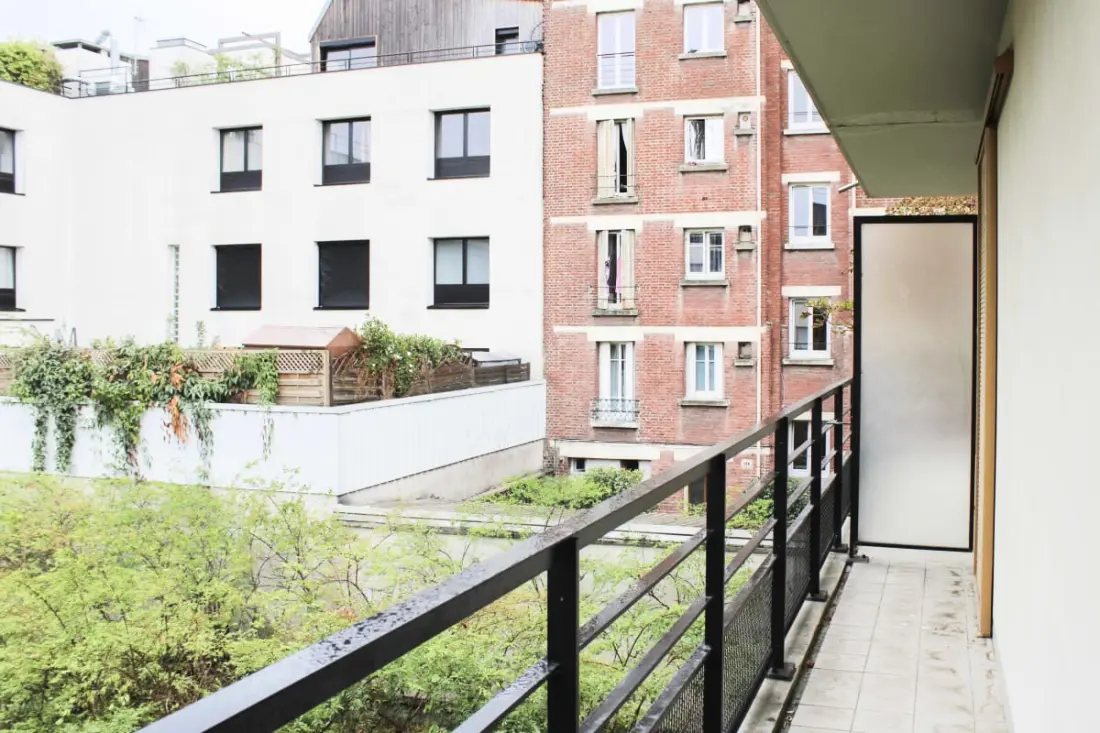 Appartement Avec Balcon Et Parking Proche Métro