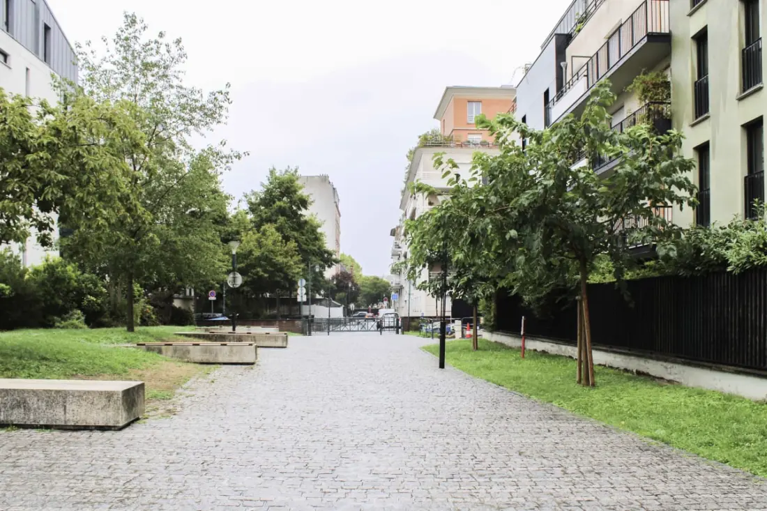 Appartement Avec Balcon Et Parking Proche Métro