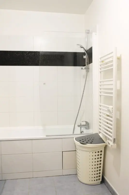 Appartement Avec Balcon Et Parking Proche Métro