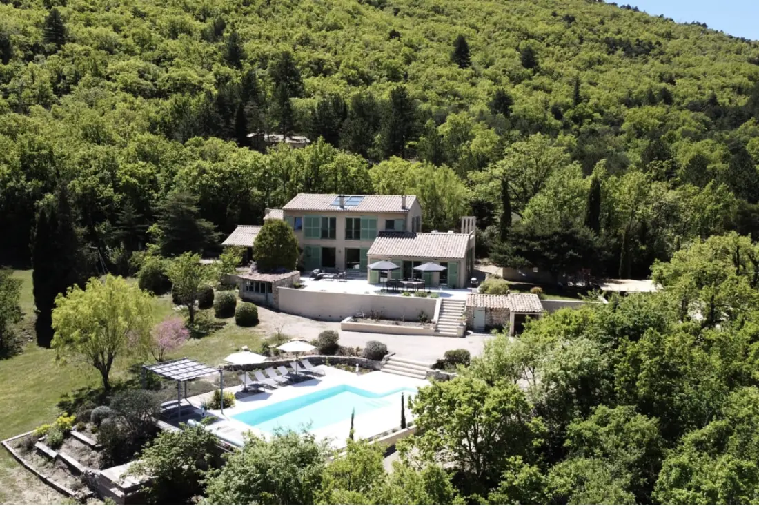 Magnifique Propriété Avec Vues Panoramiques Et Piscine Privée