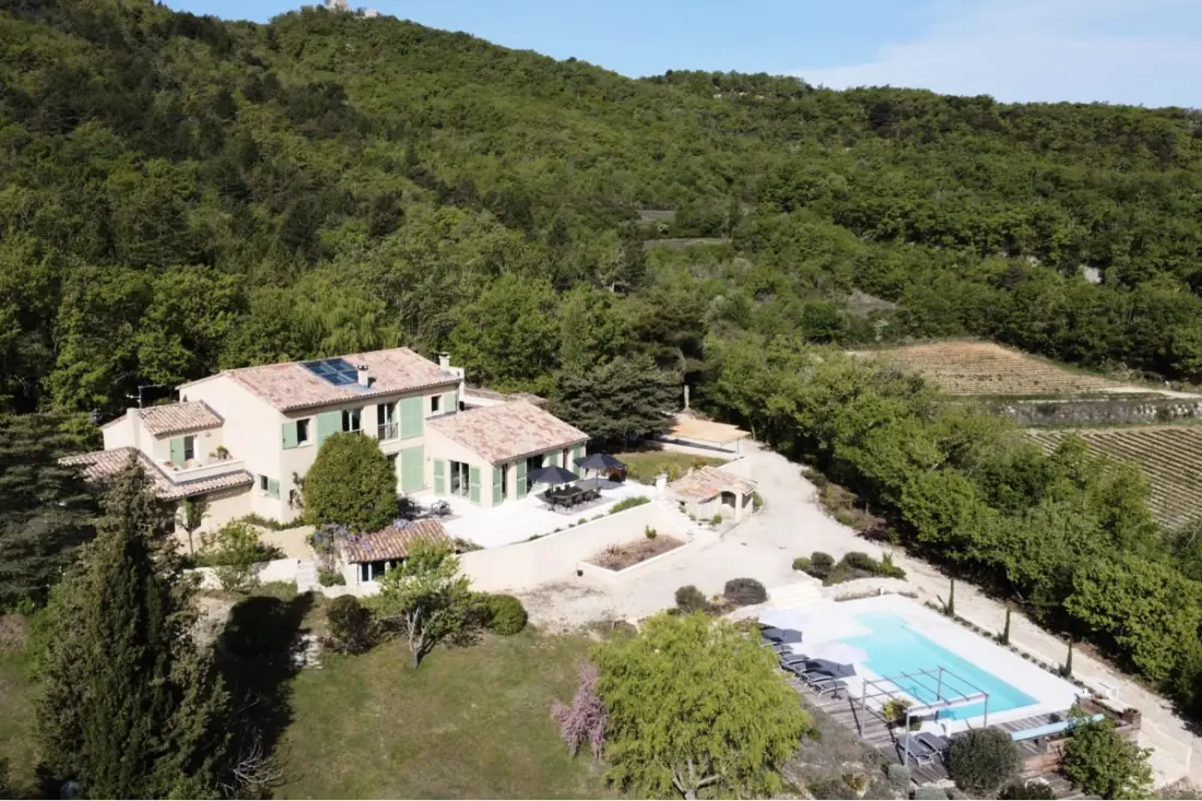 Magnifique Propriété Avec Vues Panoramiques Et Piscine Privée