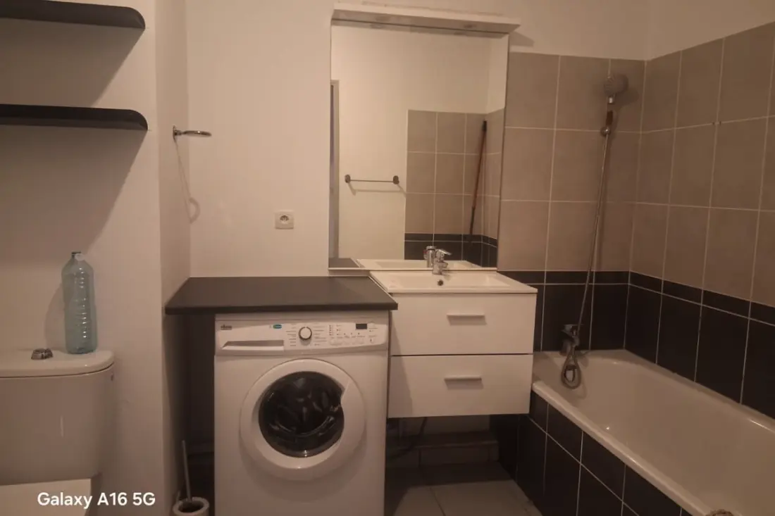Charmant Appartement Avec Balcon à Avignon