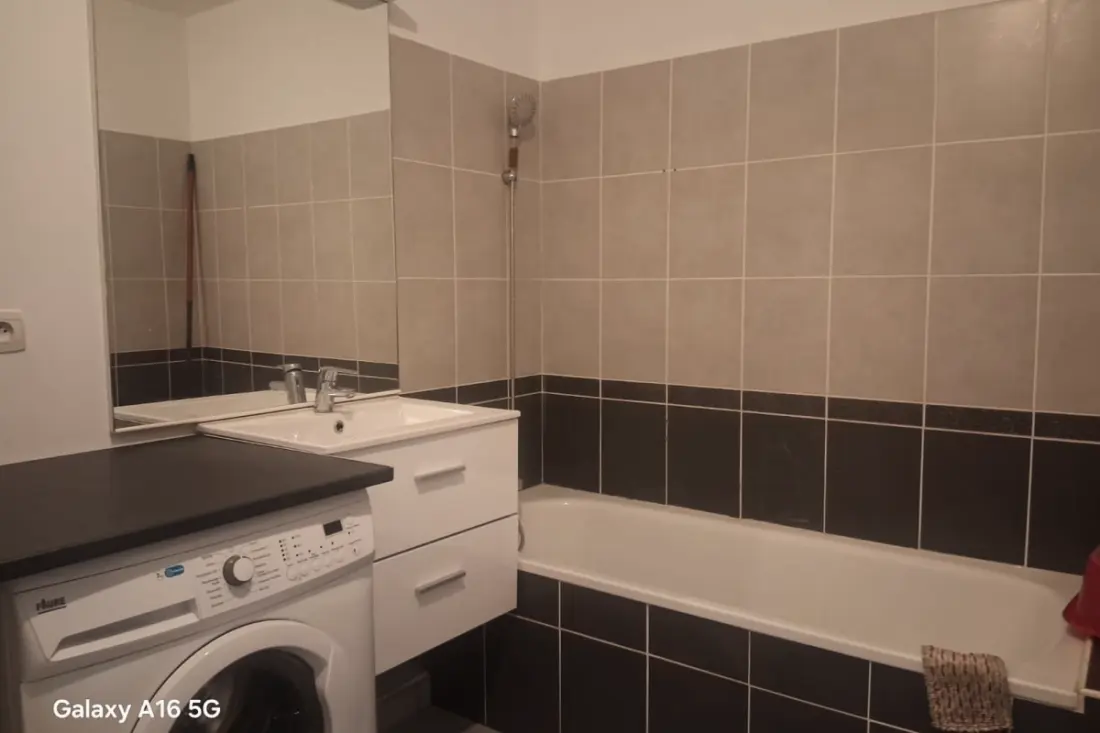 Charmant Appartement Avec Balcon à Avignon