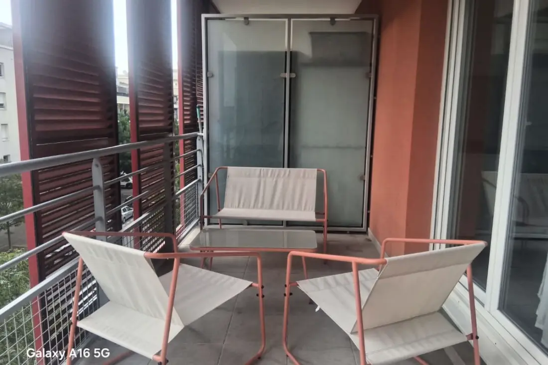 Charmant Appartement Avec Balcon à Avignon
