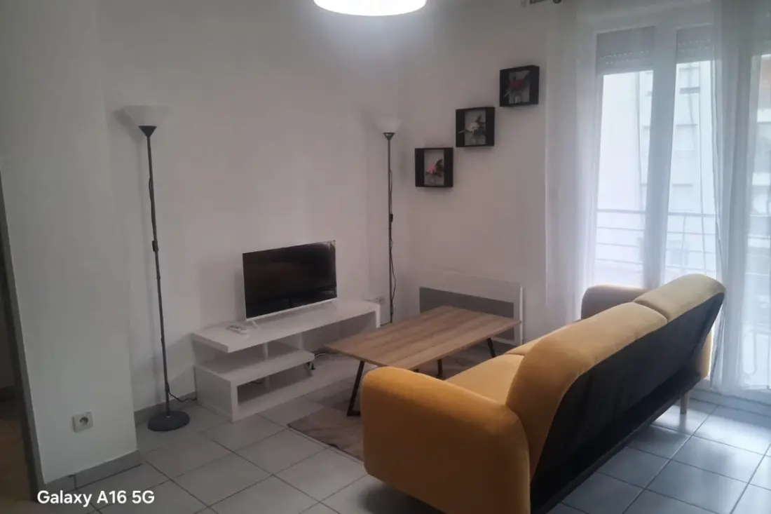 Charmant Appartement Avec Balcon à Avignon