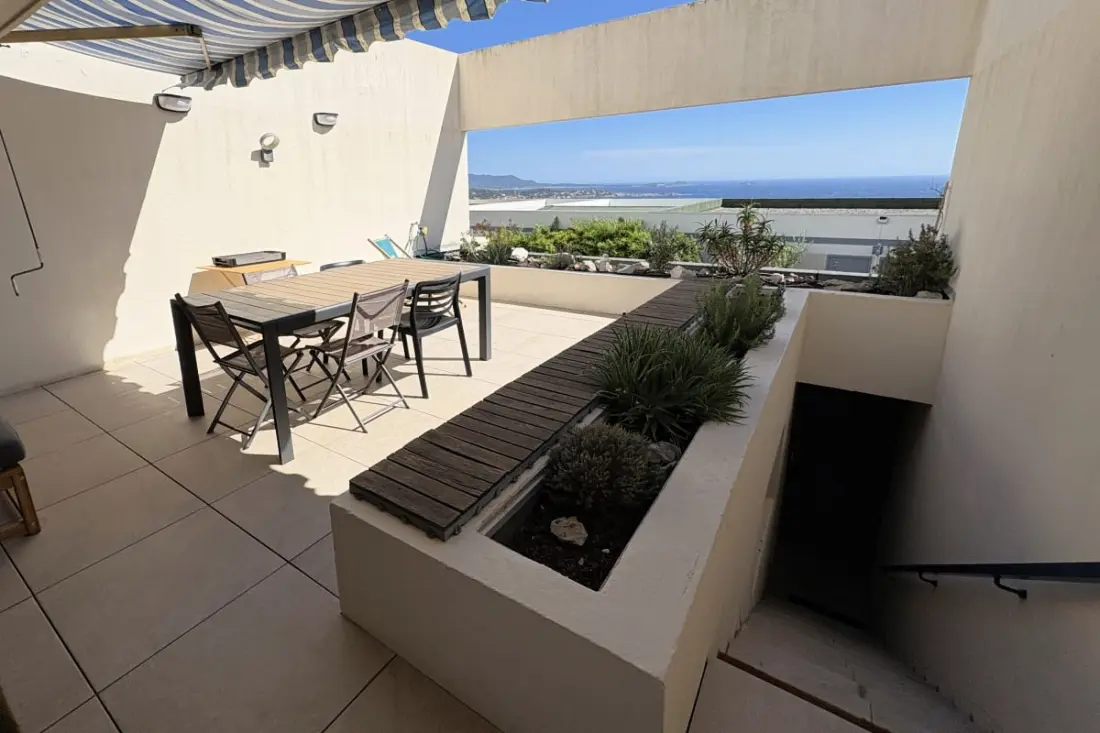 Exceptionnel Vue Mer Avec Terrasse Et Piscine