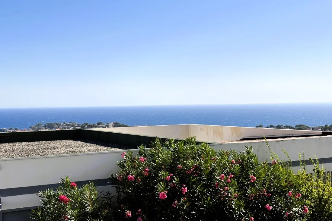 Exceptionnel Vue Mer Avec Terrasse Et Piscine