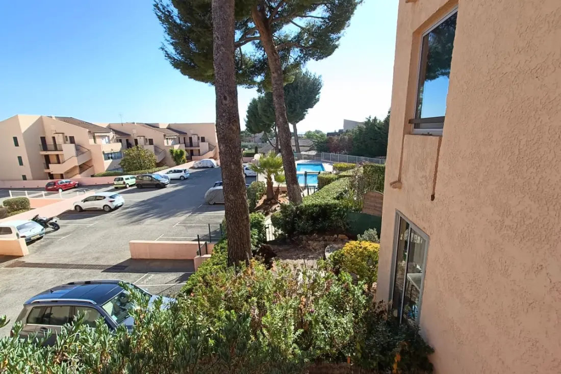 Cocon Lumineux Avec Piscine Partagée à Bandol