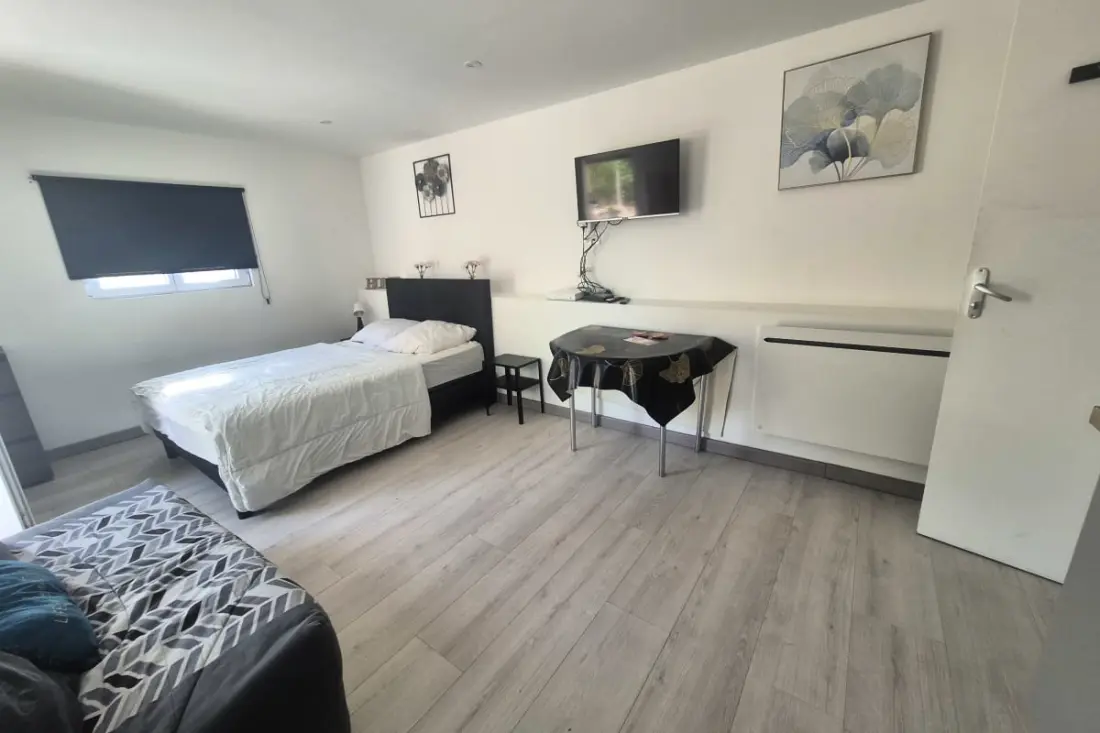 Charmant Studio Rénové Avec Terrasse à Bayeux