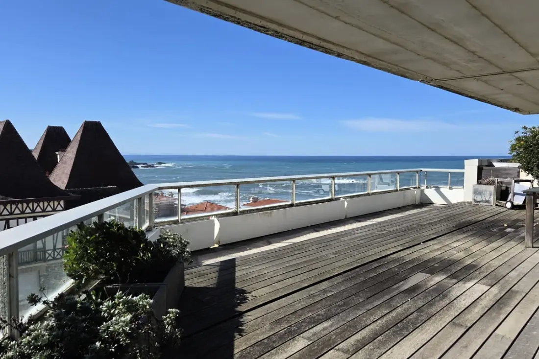 Vue Panoramique Et Terrasse à Biarritz