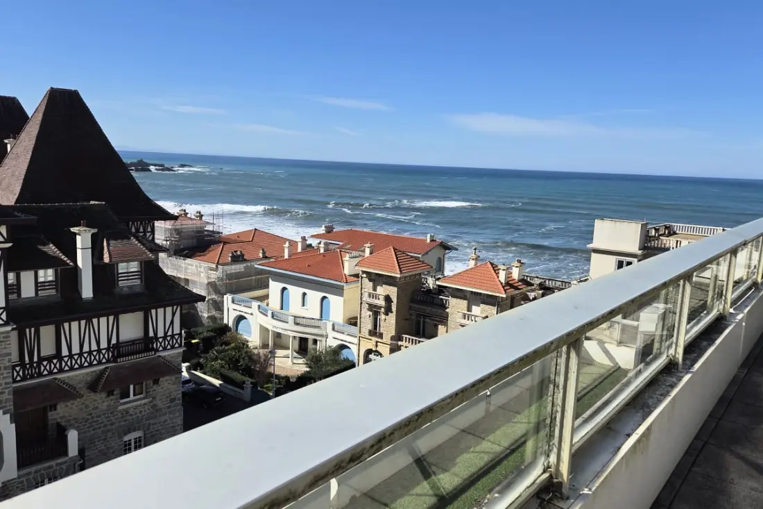 Vue Panoramique Et Terrasse à Biarritz