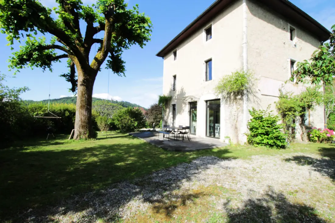 Maison Familiale, Cadre Paisible Et Piscine !