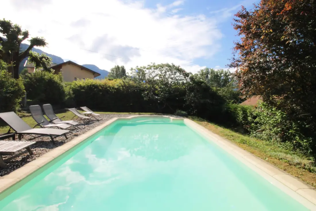 Maison Familiale, Cadre Paisible Et Piscine !