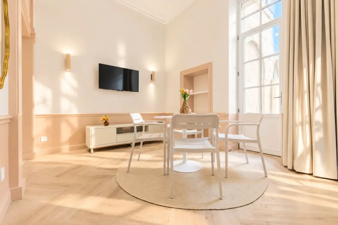 Appartement Avec Clim &amp; Patio, Coeur Des Chartrons