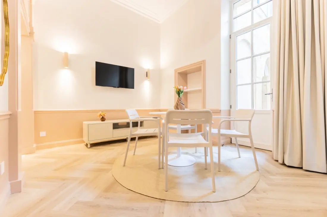 Appartement Avec Clim &amp; Patio, Coeur Des Chartrons