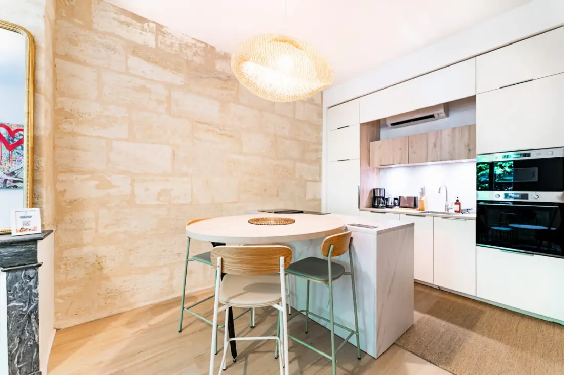 Appartement Charmant Et Lumineux De 60 M² Situé Sur La Rive Droite