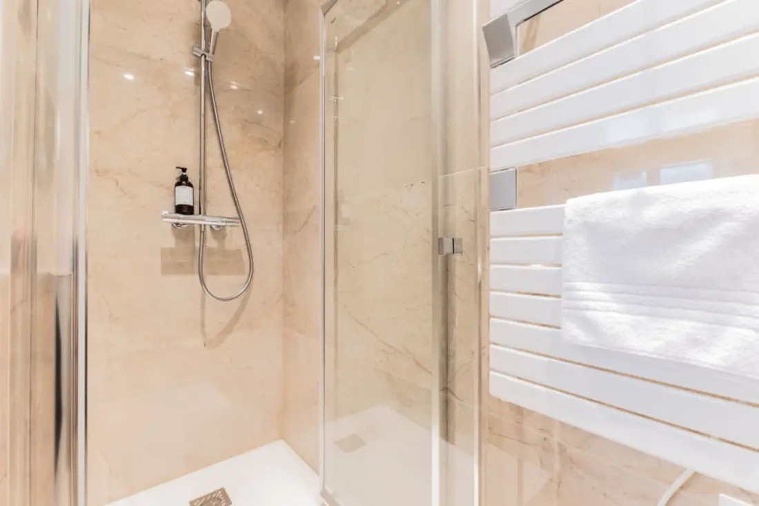 Appartement De Luxe 3 Chambres En Hyper Centre, Climatisation, Ascenseur
