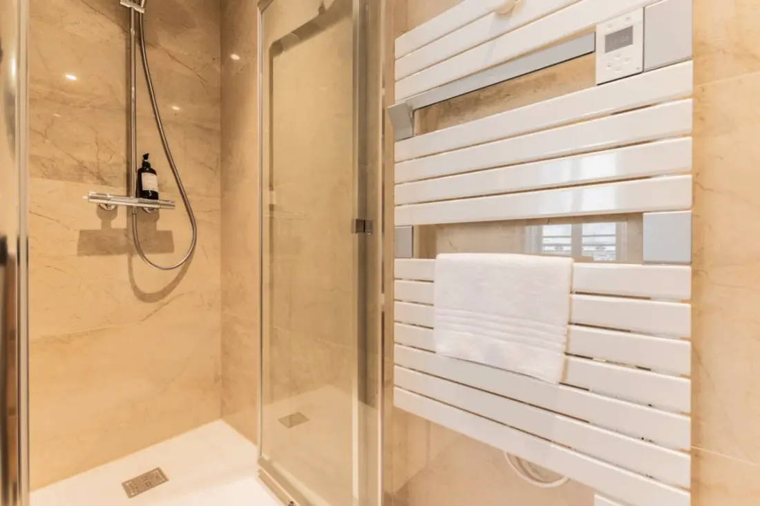 Appartement De Luxe 3 Chambres En Hyper Centre, Climatisation, Ascenseur