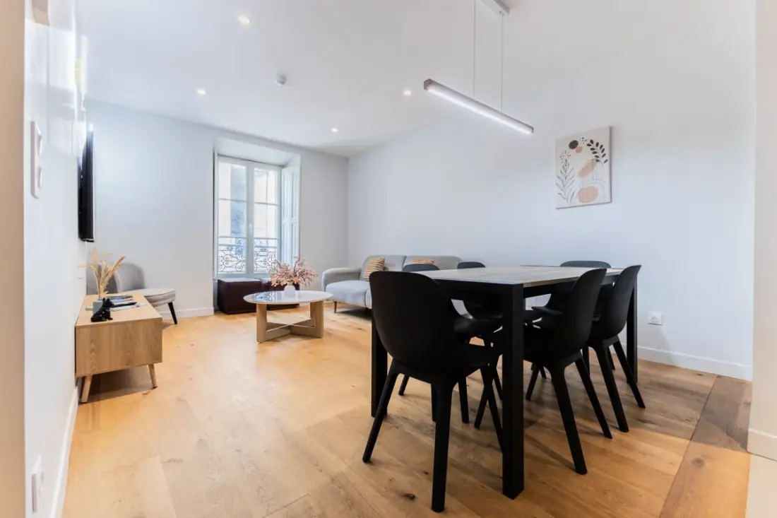 Appartement De Luxe 3 Chambres En Hyper Centre, Climatisation, Ascenseur