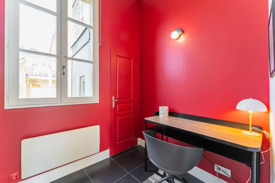 Appartement Place Pey Berland Avec Balcon Et Parking
