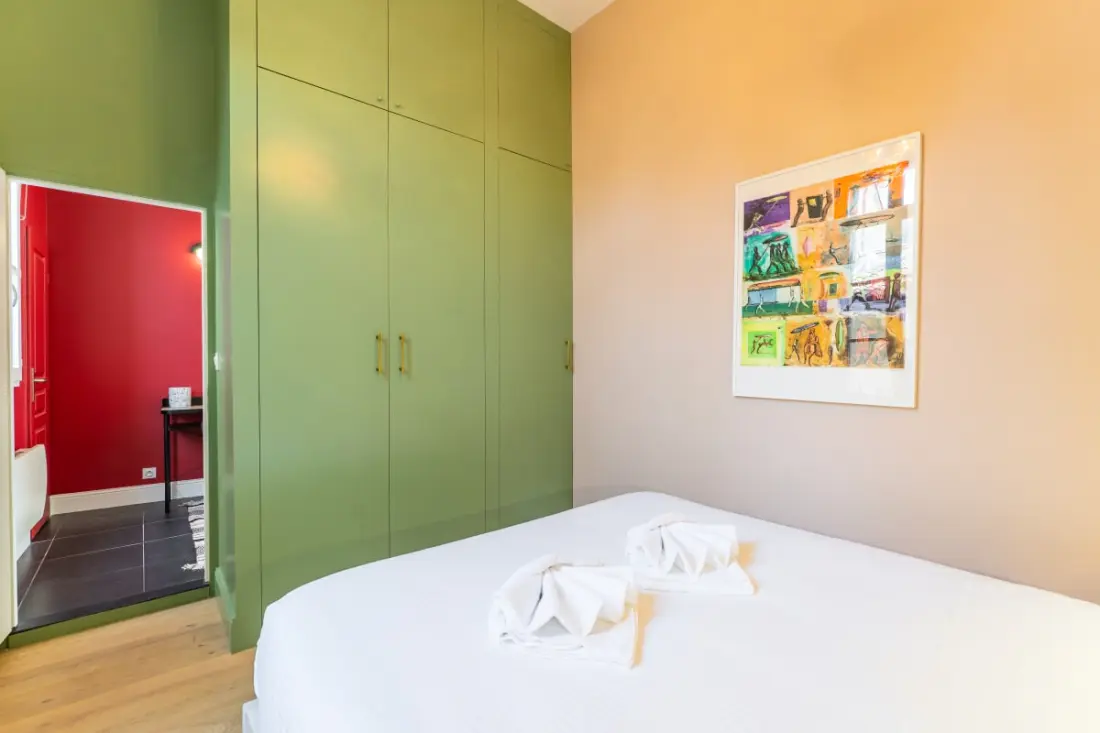 Appartement Place Pey Berland Avec Balcon Et Parking