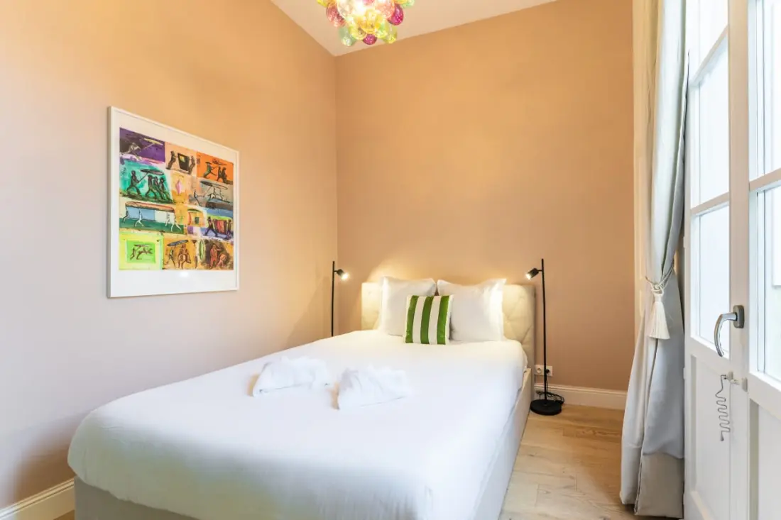 Appartement Place Pey Berland Avec Balcon Et Parking