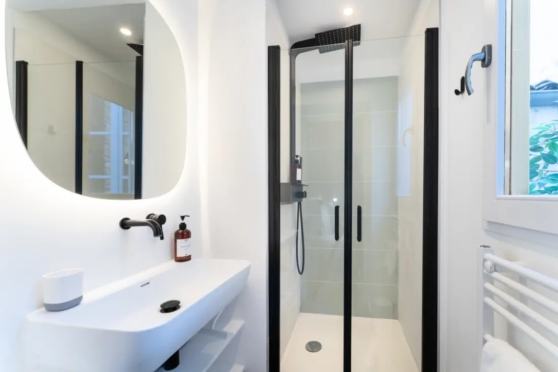 Appartement Place Pey Berland Avec Balcon Et Parking