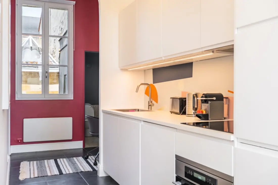 Appartement Place Pey Berland Avec Balcon Et Parking