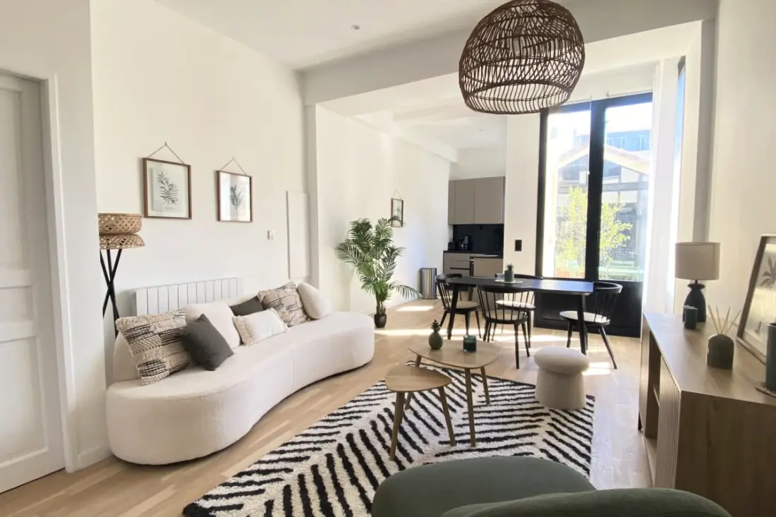 Duplex De Charme Au Cœur Du Triangle D’or